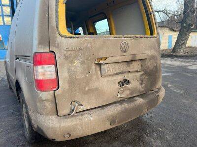 Российские войска обстреляли автомобиль спасателей, развозивших гуманитарную помощь в Бахмуте