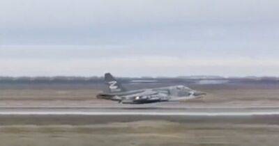 Аварийная посадка: российский штурмовик Су-25 приземлился на брюхо (видео)