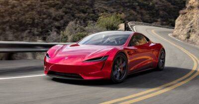 Раскрыты новые подробности и дата премьеры суперкара Tesla Roadster (фото)