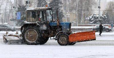 На центральных улицах Гродно сегодня ночью для уборки снега задействовали 44 машины