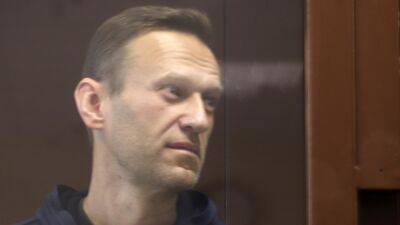 Навальный сообщил о психологическом давлении в колонии