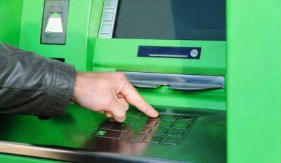 Укрэксимбанк расширил возможности украинцев по получению наличных денег в банкоматах и кассах банка
