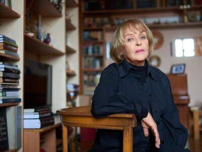 "У нее есть ответы почти на все наши вопросы". Роговцева провела литературный вечер в доме Леси Украинки на Волыне. Видео