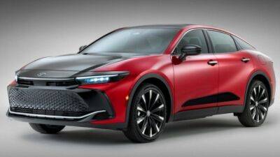 В России начались продажи люксовых седанов Toyota Crown