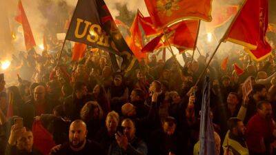 В Черногории проходят массовые протесты: против демонстрантов применили газ