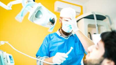 У стоматолога Игоря начали дрожать руки: как он добился ежемесячных 14.000 шекелей от "Битуах леуми"