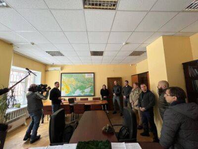 Глава Госэкоинспекции показал немецким журналистам страшные преступления окупантов совершенные в Украине