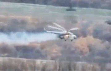 Видеофакт: Подбитый вертолет РФ горит и падает, не дотянув до места базирования