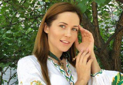 "Боже, как красиво": Денисенко из "Крепостной" вся в белом очаровала новым образом, видео