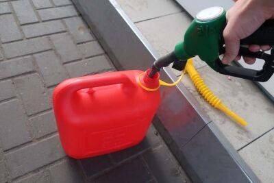 Власти предупредили, что закупка бензина в запас и его хранение в неприспособленных условиях является незаконной