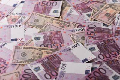 Курс валют на 13 декабря: Доллар и евро дорожают