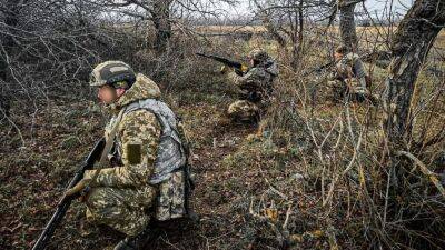 Війська РФ намагаються наступати на трьох напрямках на Донбасі, - Генштаб