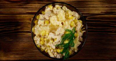 Просто и сытно: аппетитный салат с курицей и грибами для всей семьи
