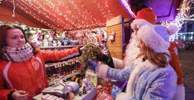 Ассортимент новогодних товаров, рождественские ярмарки и елочные базары. Как сфера торговли страны готовится к праздникам, рассказали на пресс-конференции в Доме прессы - grodnonews.by - Белоруссия