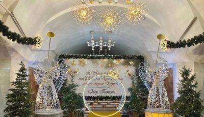 Еще одну станцию метро в Харькове украсили к Новому году (фото)