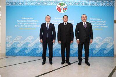Перед встречей президентов Туркменистана, Азербайджана и Турции в «Авазе» прошли переговоры глав Минтранса, Минэнерго и МИД трех стран
