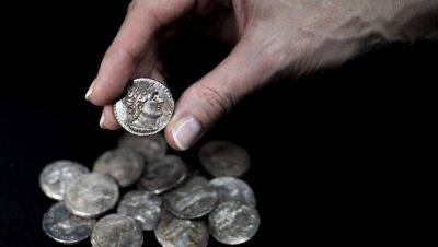 Скарб монет часів гонінь на юдеїв виявили в печері в Ізраїлі (фото)