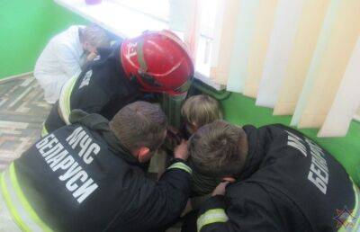 В одной из школ Новополоцка ребенку потребовалась помощь спасателей