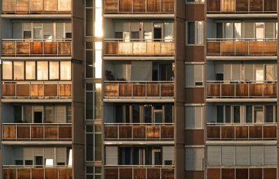 Балконы дома в Бологое могли рухнуть на головы прохожих