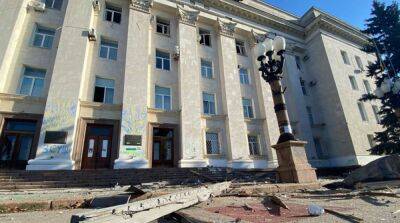 Российские войска обстреляли здание Херсонской ОВА: фото повреждений