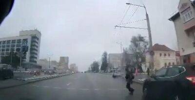 В Гродно на улице Горького водитель едва не сбила переходящего дорогу мальчика