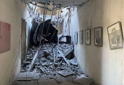 У Херсоні внаслідок обстрілу пошкоджено будівлю обласної військової адміністрації