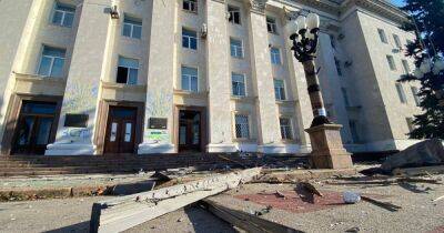 ВС РФ обстреляли здание Херсонской ОВА: повреждены 2 этажа (фото, видео)