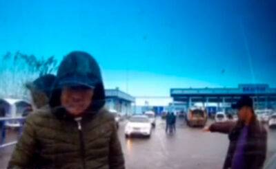 В Андижанской области отправили под арест двух мужчин, которые за деньги пропускали машины на заправку без очереди. Видео