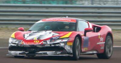Самый мощный и быстрый суперкар Ferrari впервые заметили на дорогах (видео)