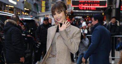 В мини-платье и на высоких каблуках: звезда сериала "Эмили в Париже" попала в кадр папарацци