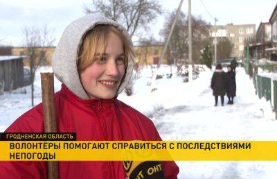 В Беларуси молодежь помогает в уборке снега