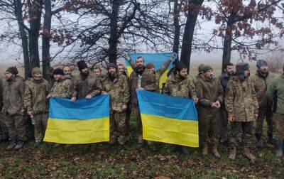 У украинцев слезы радости на глазах: домой из плена вернули десятки наших защитников. Фото, видео