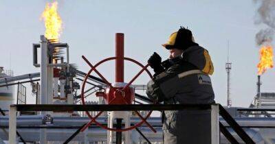 Даже лучше, чем эмбарго: Россия продает нефть в обход санкций, но теряет еще больше денег