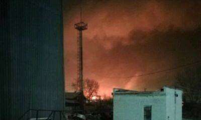 У російському Ангарську після вибуху почалася пожежа на нафтокомбінаті: є загиблі