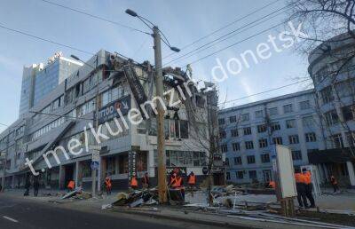 В ходе обстрела ВСУ повредили школу и больницу в Донецке