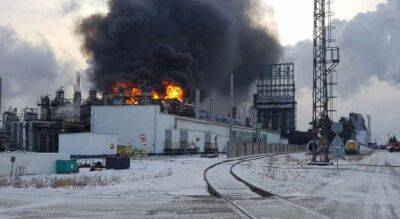 У росії нова масштабна пожежа: горів нафтозавод, є загиблі (Фото)