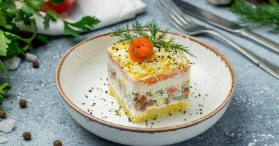 Вкуснее "Мимозы": рецепт праздничного салата "Одуванчик"