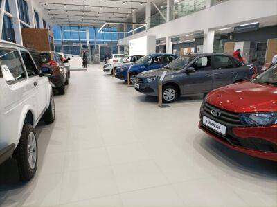 За последнюю неделю россияне купили почти 12 тысяч новых легковых автомобилей