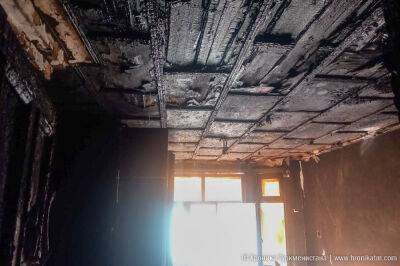 В Ашхабаде сгорели квартира и крыша в двухэтажном доме