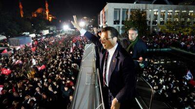 В Стамбуле тысячи жителей протестуют против приговора мэру города