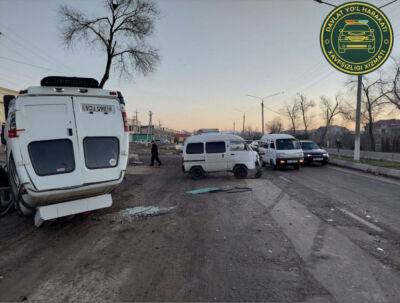 В Ташкенте столкнулись пассажирская газель и "Дамас", один человек пострадал. Фото и видео