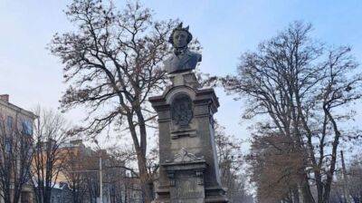 У Дніпрі демонтували пам'ятник Пушкіну та Дубініну