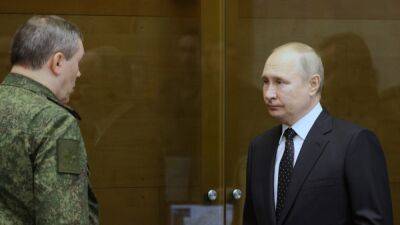 Путин посетил штаб родов войск в день массированной атаки по Украине