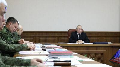 В Кремле сообщили, что 16 декабря Путин весь день говорил с военачальниками о войне