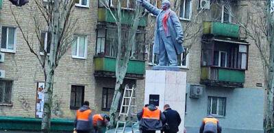У Мелітополі пам'ятник Леніну забарвився у колір крові