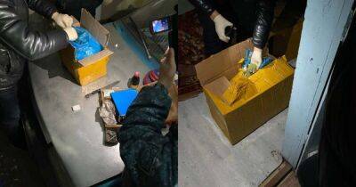 Каннабис вместо туфель: в Казахстане женщина получила коробку, набитую марихуаной
