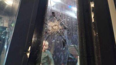 Израильский автобус обстрелян в ночь Хануки, в нем ехали депутат кнессета и дети