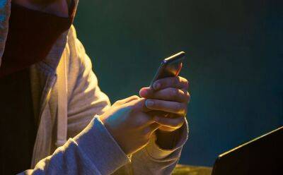 В Волковыске парень украл телефон из рук своей знакомой - grodnonews.by - Белоруссия - Волковыск