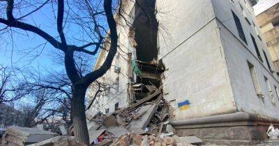 Армия РФ обстреляла центр Херсона: повреждено здание ОВА (фото)