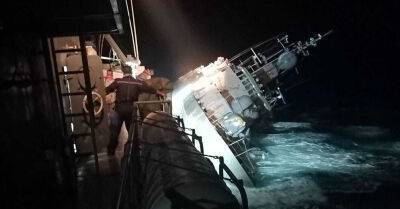 Корвет ВМС Таиланда затонул во время шторма. Более 30 моряков пропали без вести